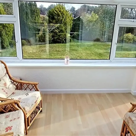Lions Lodge: Great Location With Hot Tub Ringwood Exterior photo